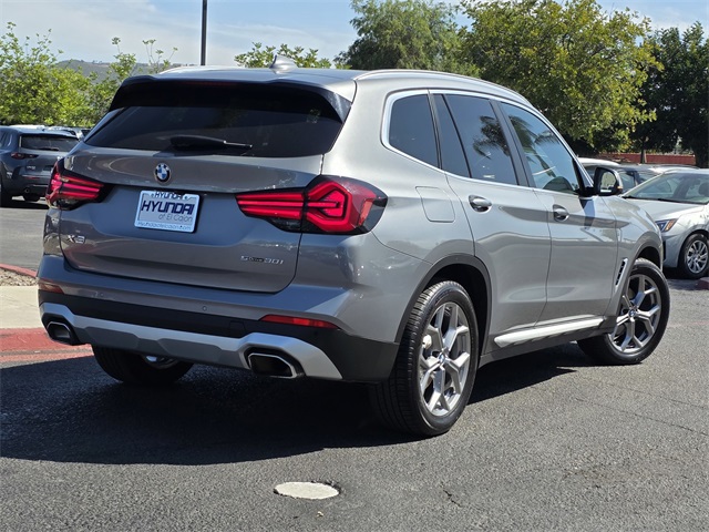 Vehicle image 4 of 46