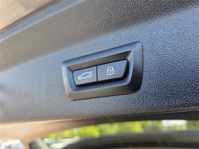 Vehicle image 15 of 46
