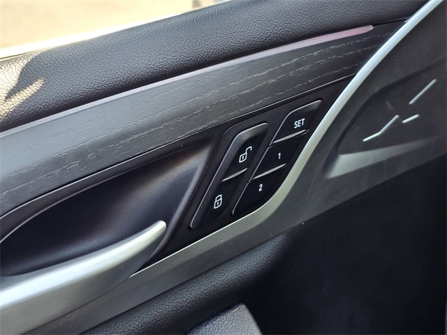 Vehicle image 27 of 46