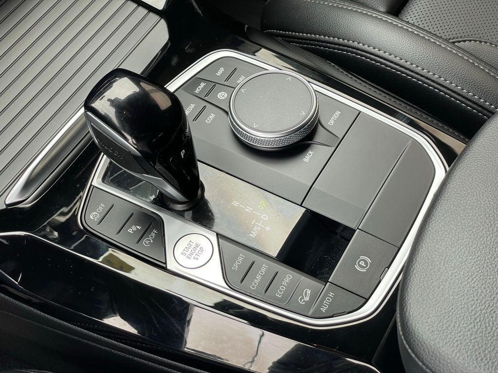 Vehicle image 17 of 30