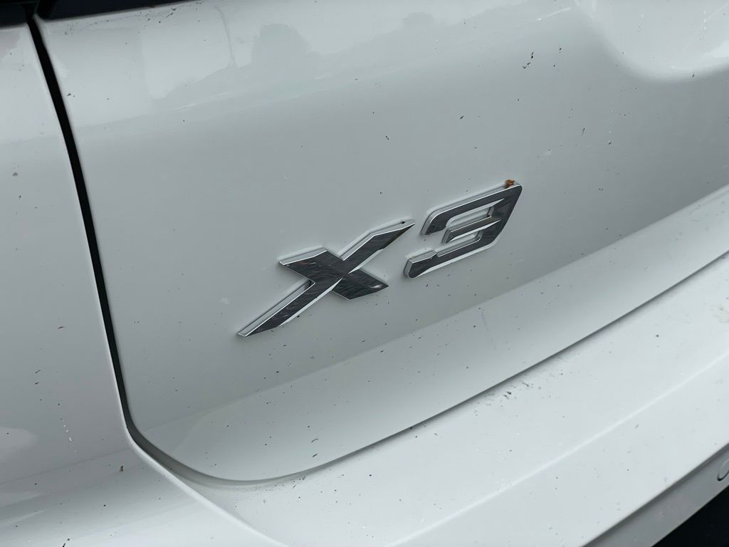 Vehicle image 28 of 30