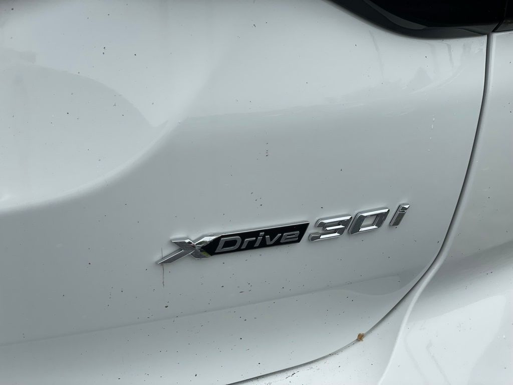 Vehicle image 25 of 30