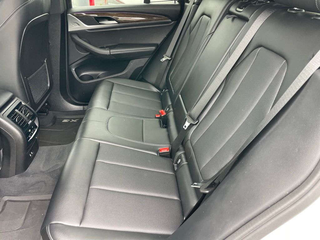 Vehicle image 8 of 30