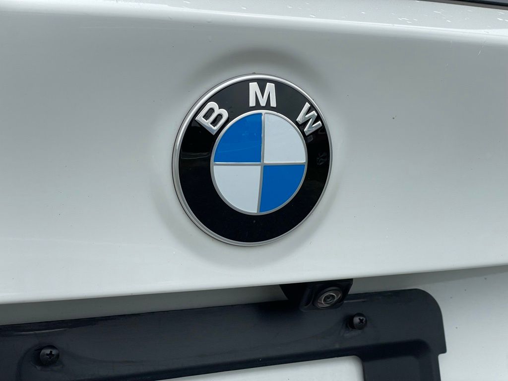 Vehicle image 27 of 30
