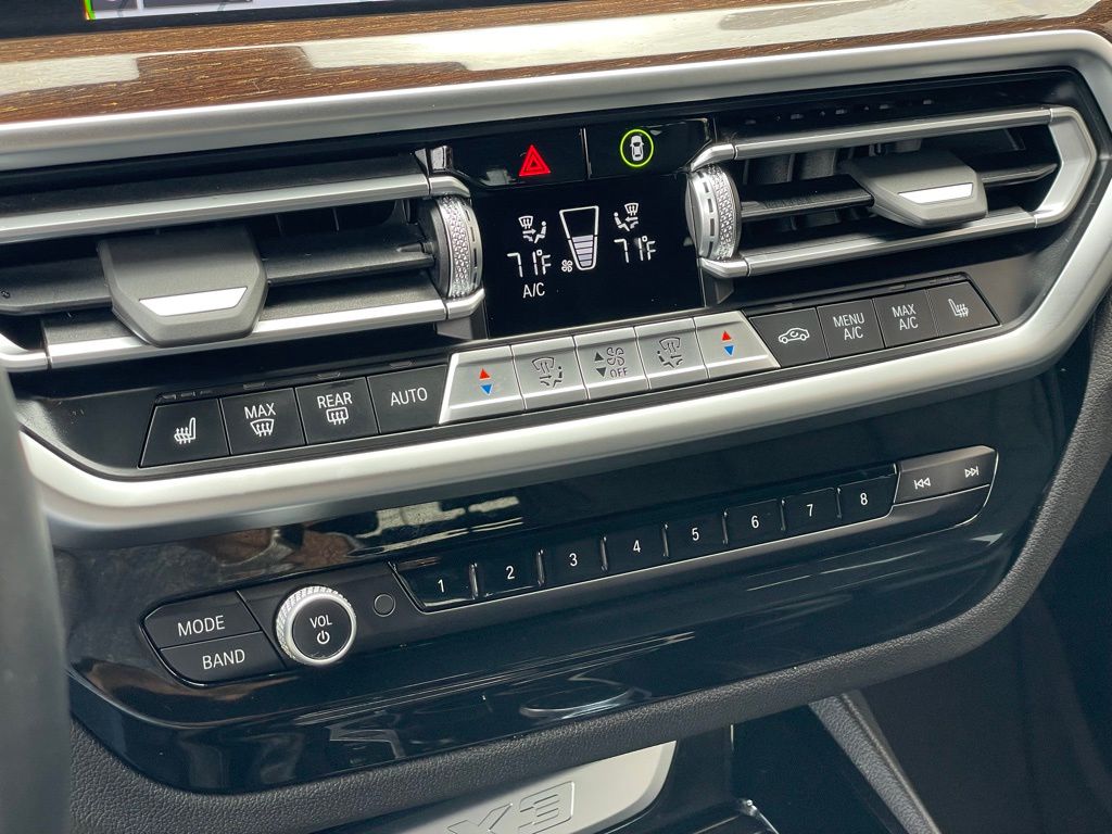 Vehicle image 15 of 30
