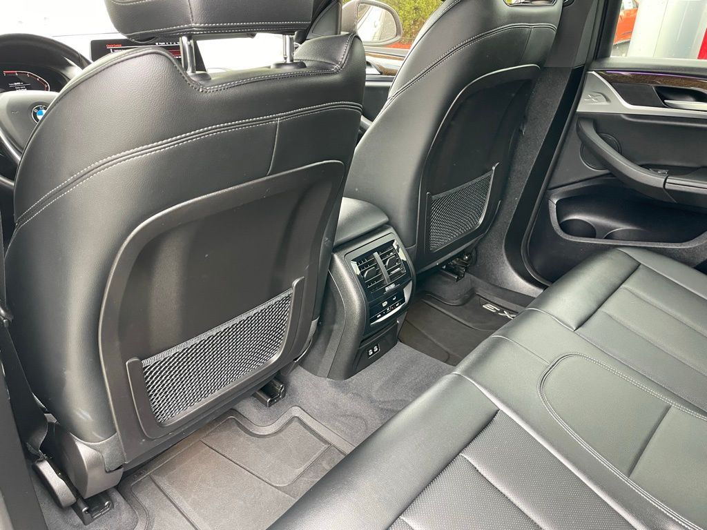 Vehicle image 9 of 30