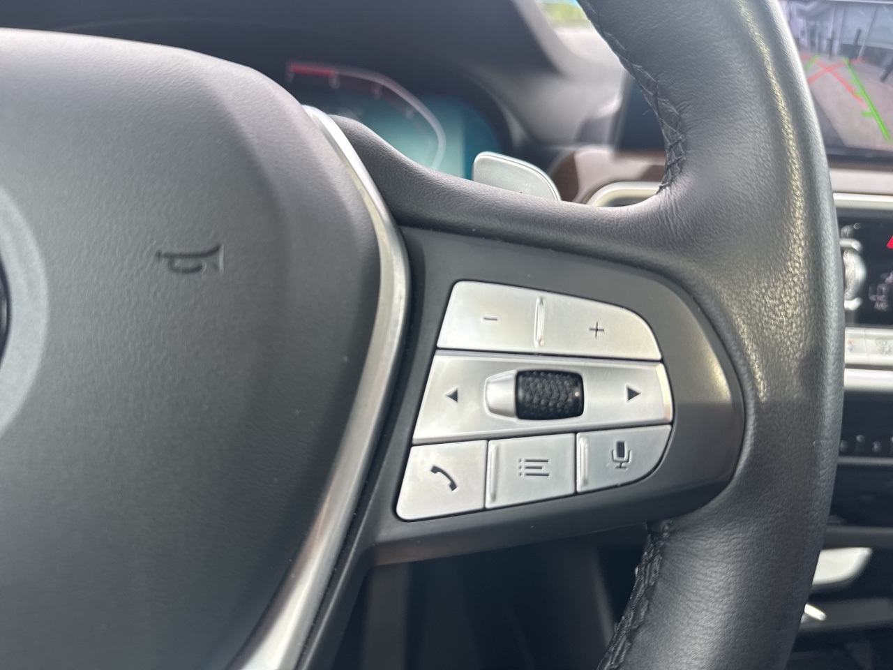 Vehicle image 15 of 18