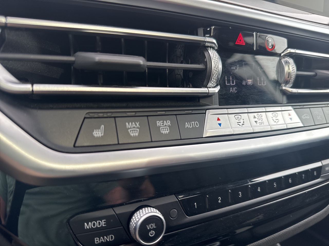 Vehicle image 17 of 18