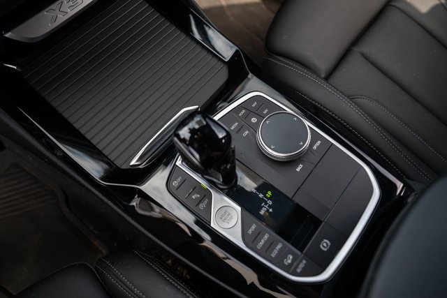 Vehicle image 20 of 36