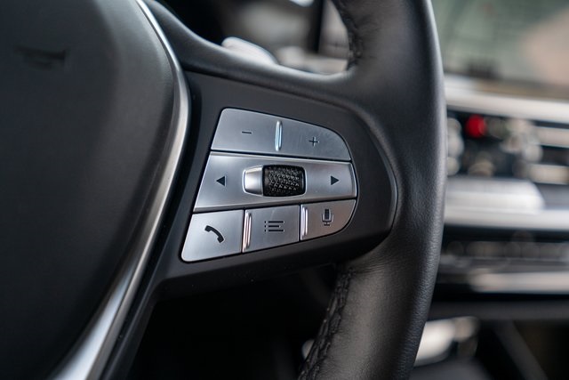 Vehicle image 27 of 36