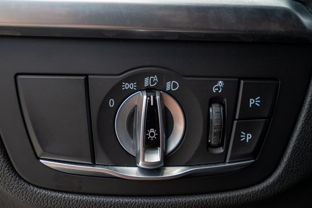 Vehicle image 22 of 36