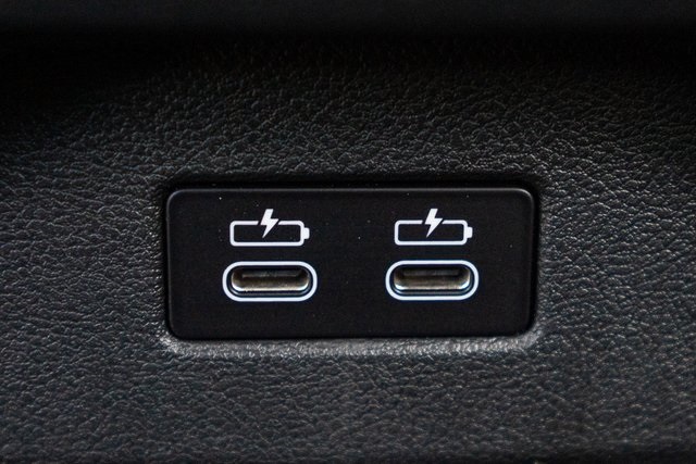 Vehicle image 33 of 36