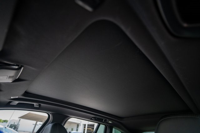 Vehicle image 32 of 36