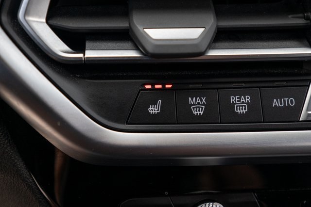 Vehicle image 21 of 36