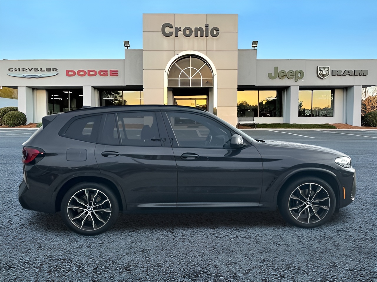 Vehicle image 36 of 40