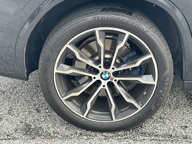 Vehicle image 18 of 40