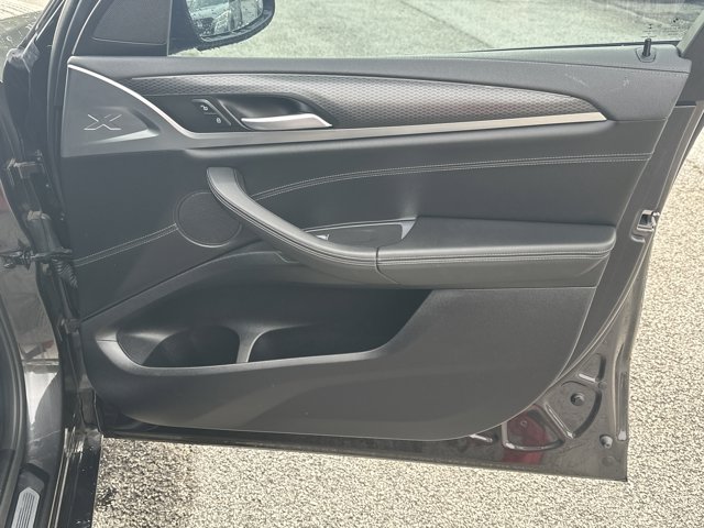 Vehicle image 15 of 40
