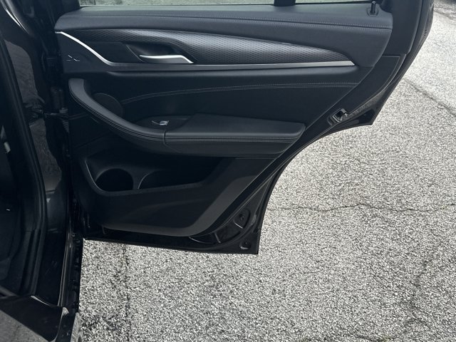 Vehicle image 17 of 40