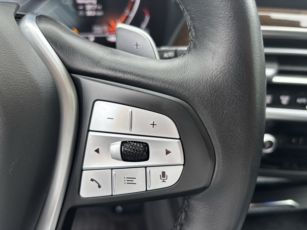 Vehicle image 11 of 20