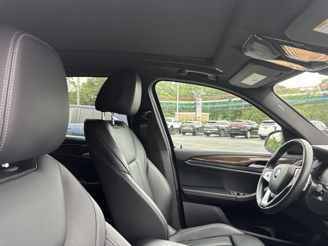 Vehicle image 17 of 20