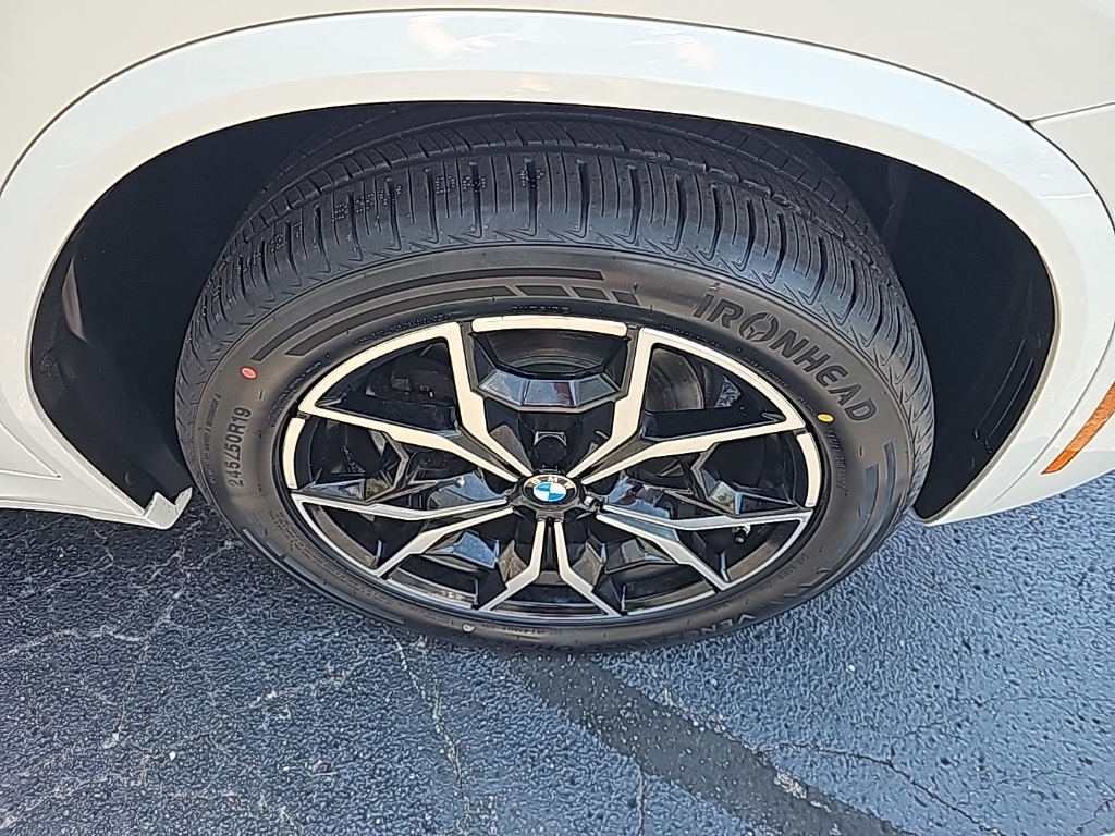Vehicle image 8 of 31