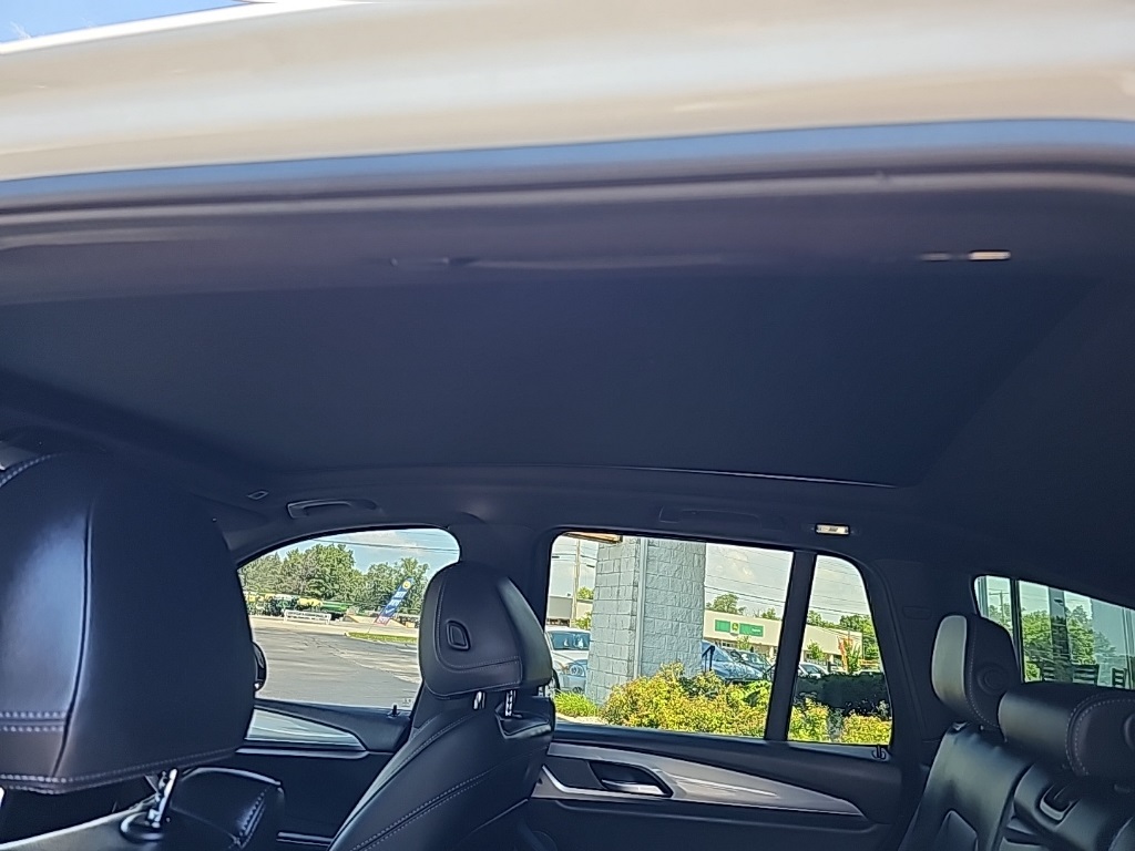 Vehicle image 22 of 31