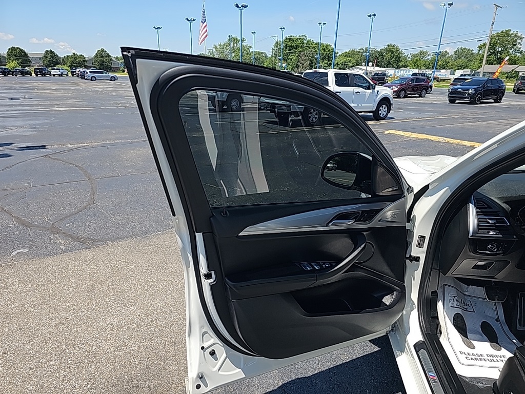 Vehicle image 13 of 31