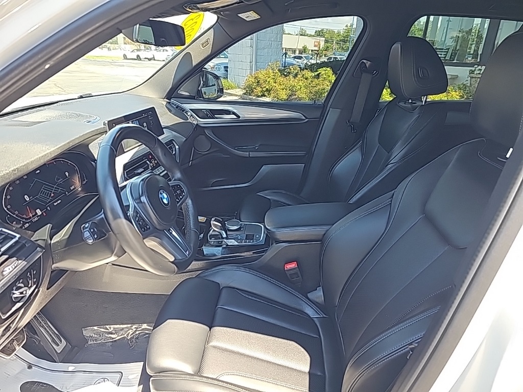 Vehicle image 25 of 31