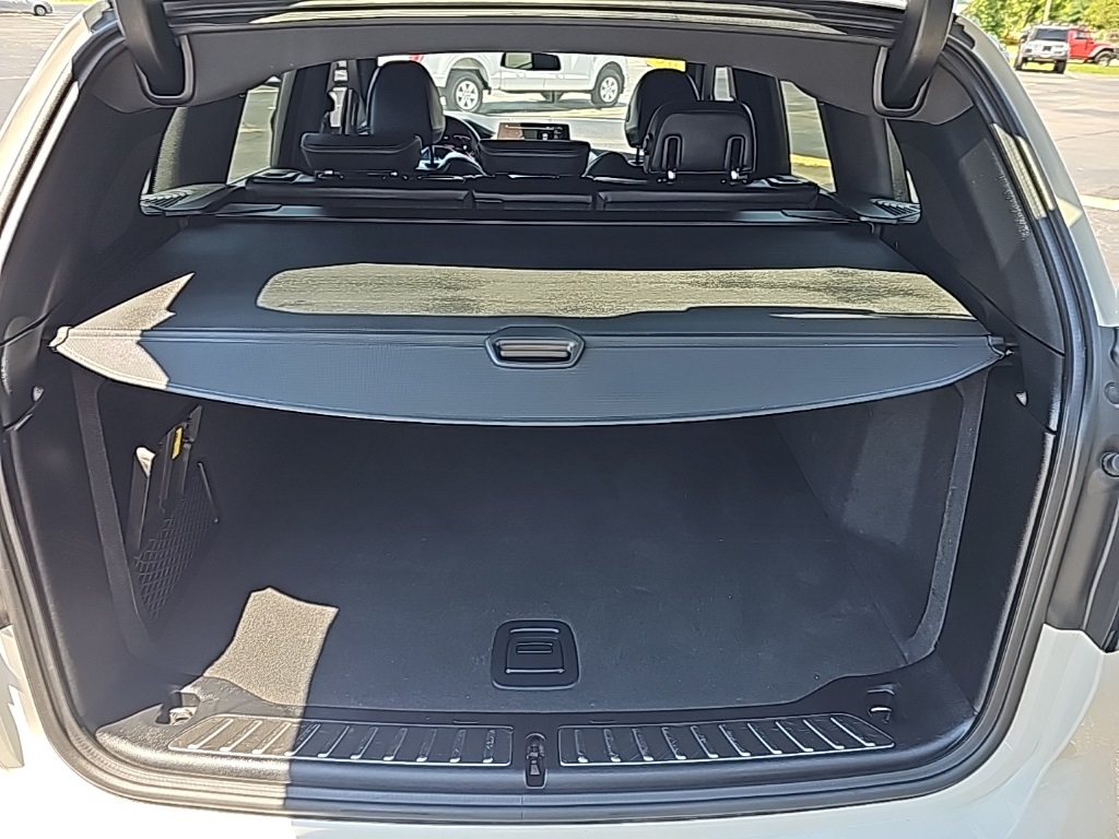 Vehicle image 9 of 31
