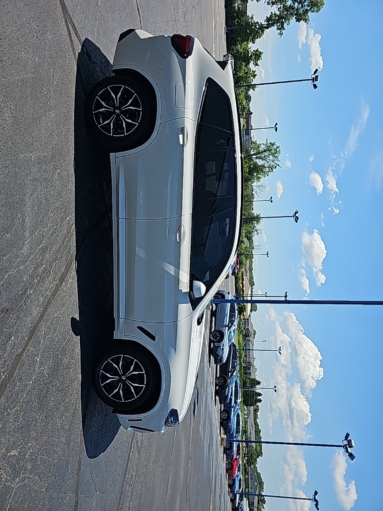 Vehicle image 24 of 31