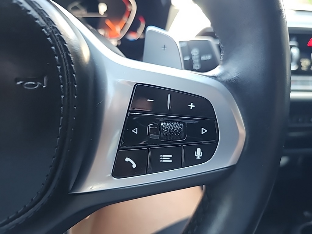 Vehicle image 16 of 31