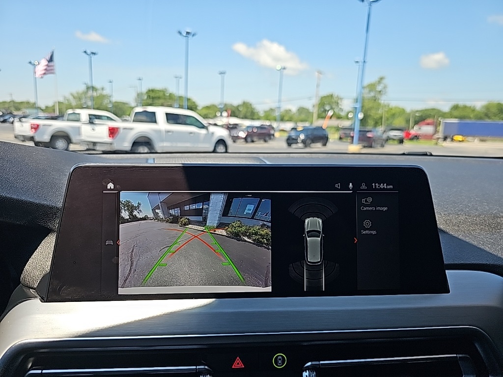 Vehicle image 23 of 31
