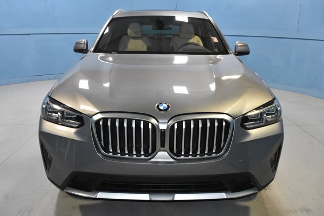 2023 BMW X3 xDrive30i Image 2 of 32