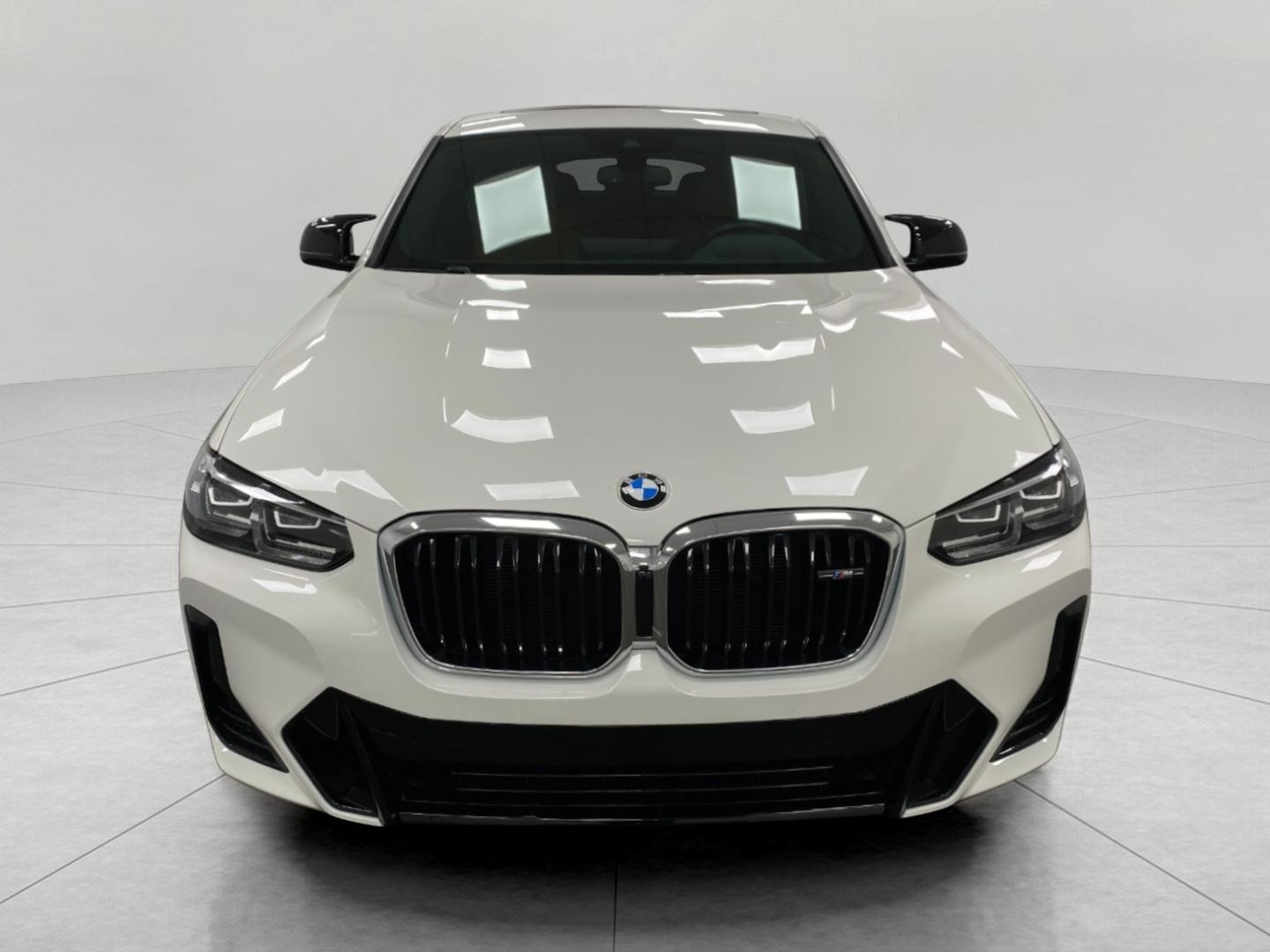 Vehicle image 3 of 32