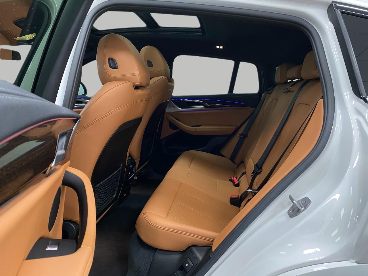 Vehicle image 27 of 32
