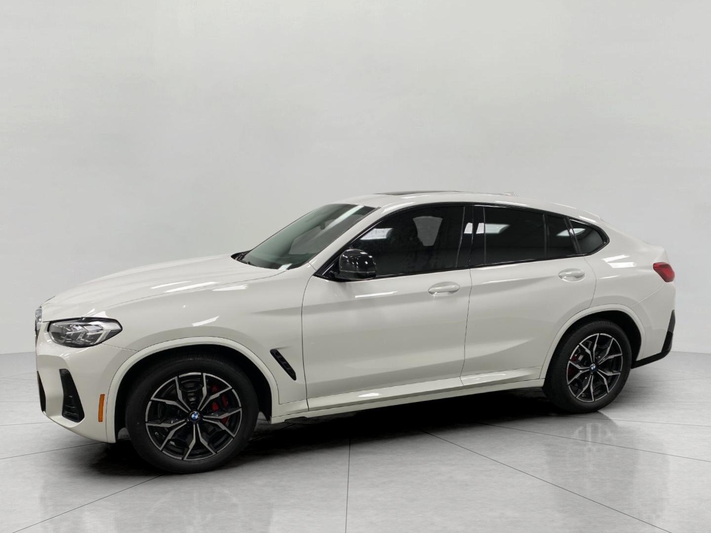 Vehicle image 2 of 32