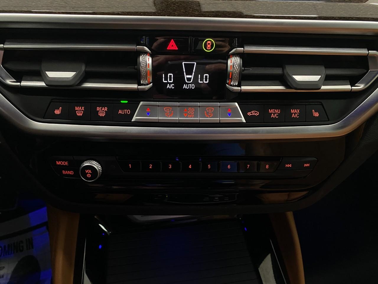 Vehicle image 23 of 32