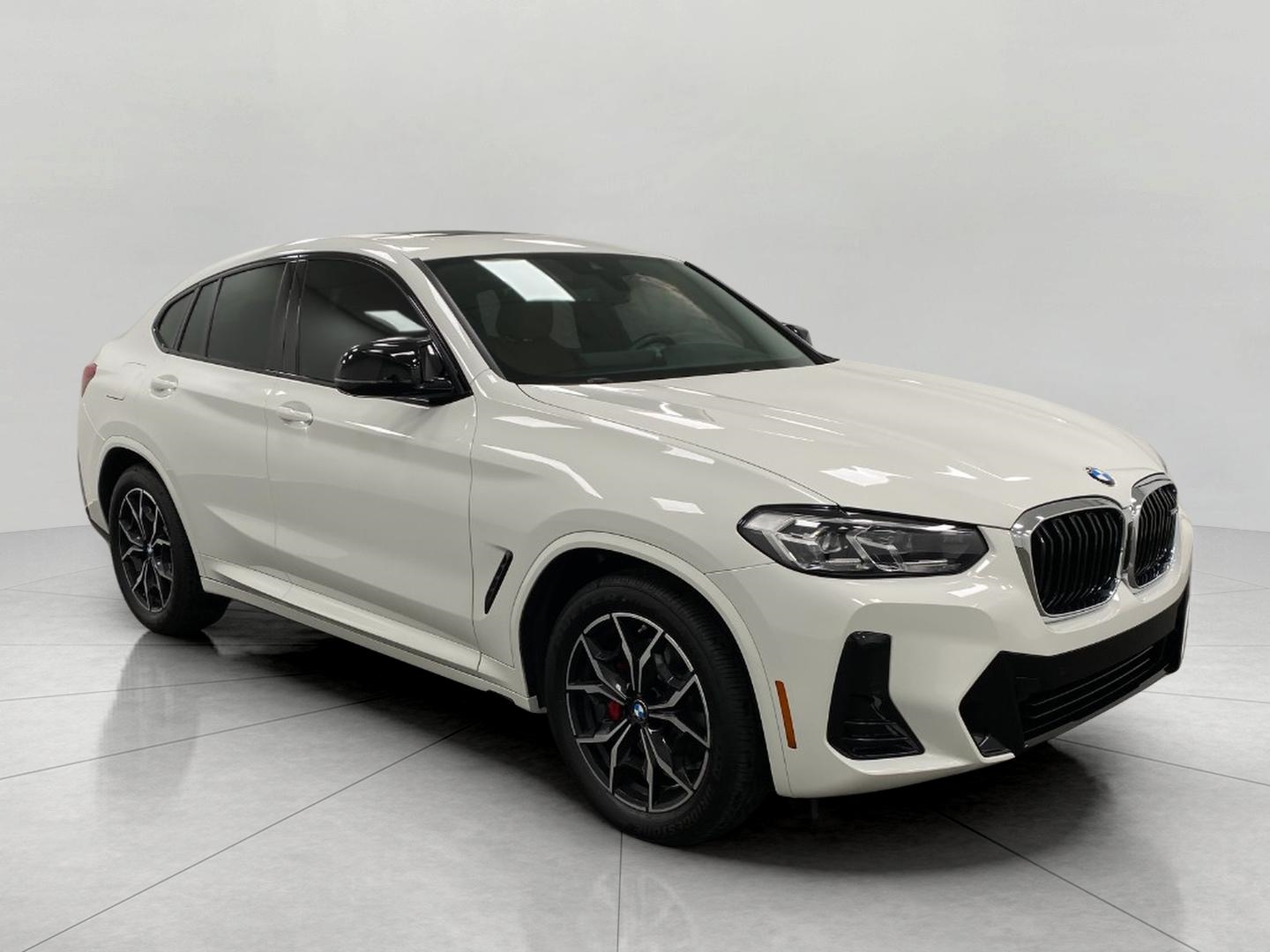 Vehicle image 4 of 32