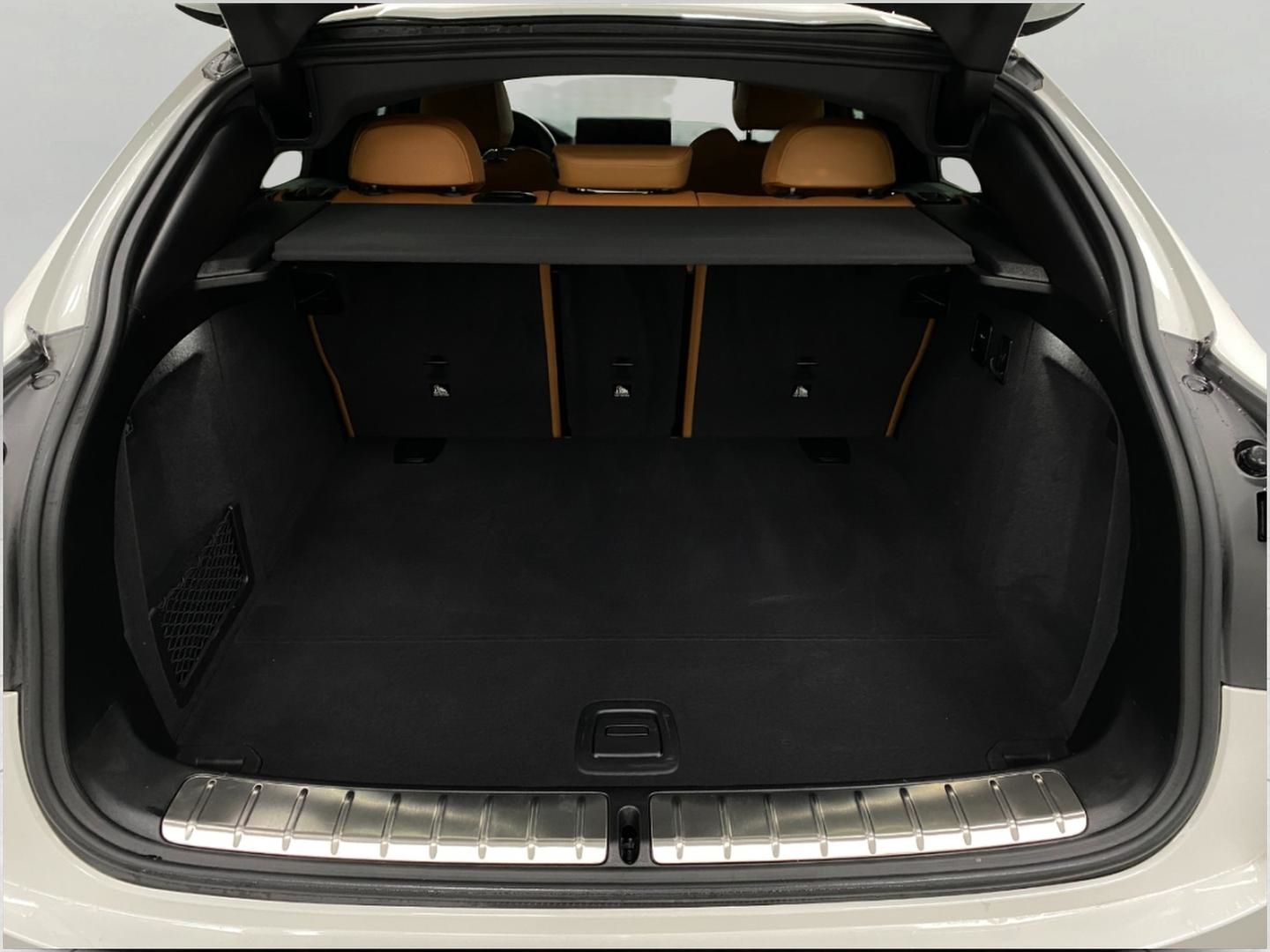 Vehicle image 9 of 32