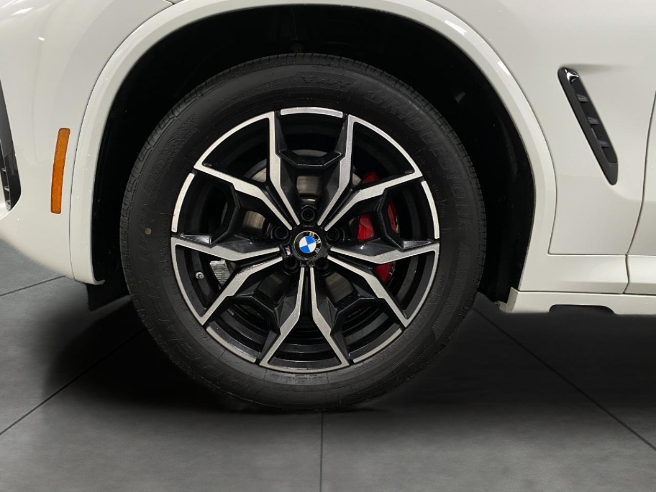Vehicle image 12 of 32