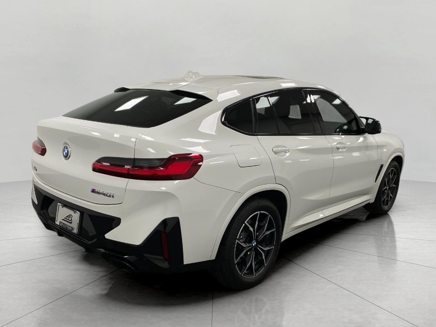 Vehicle image 5 of 32