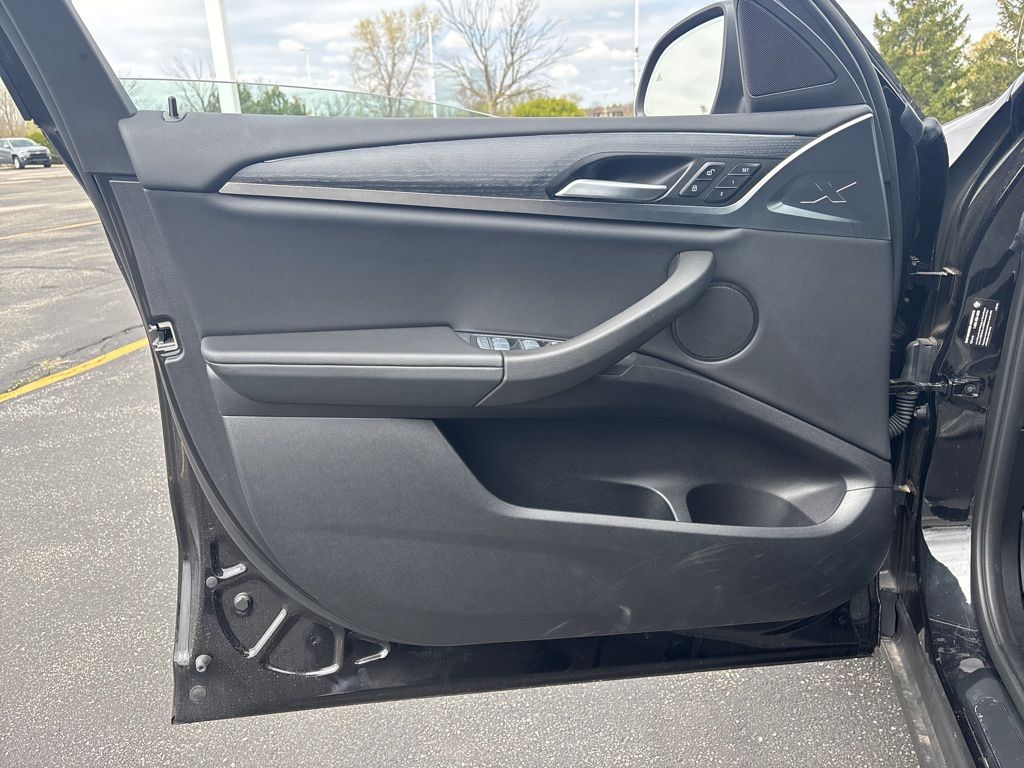 Vehicle image 8 of 20