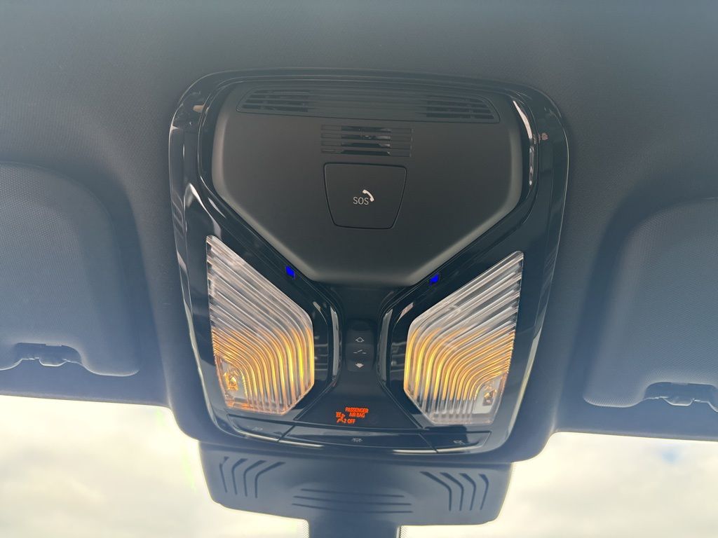 Vehicle image 18 of 20