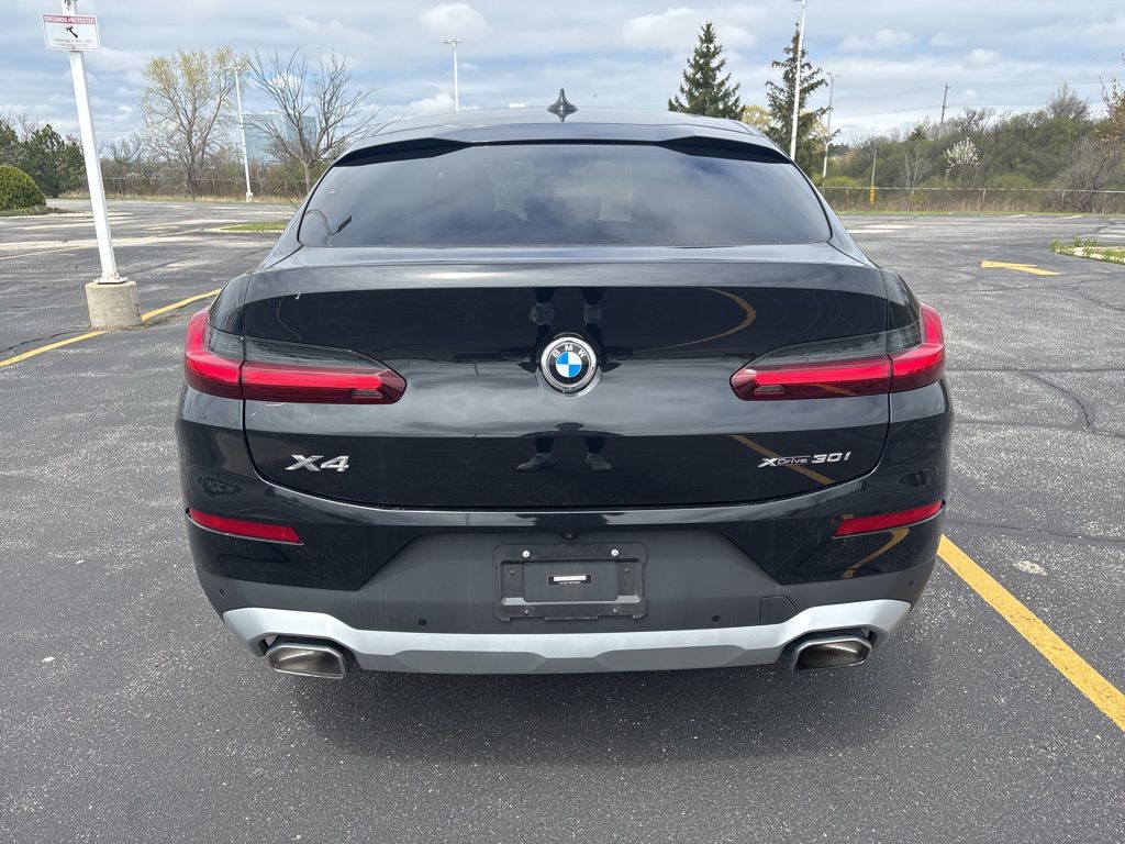 Vehicle image 4 of 20