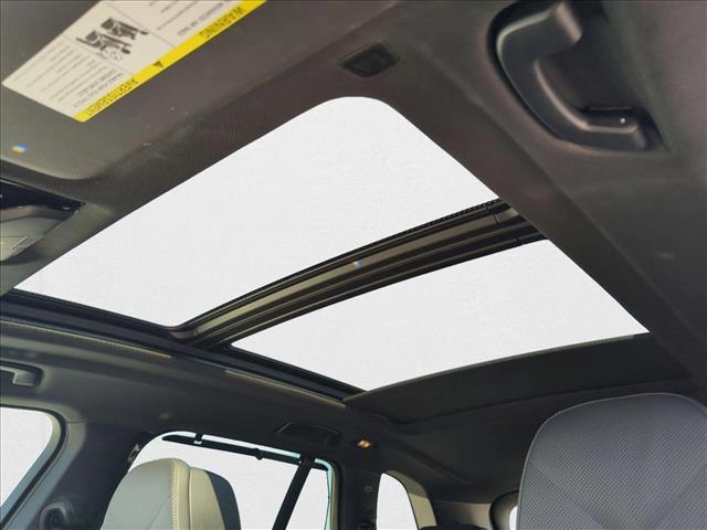Vehicle image 18 of 26