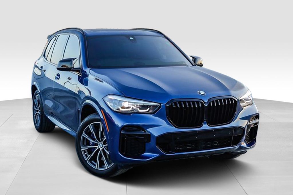 2023 BMW X5 M50i Image 3 of 32