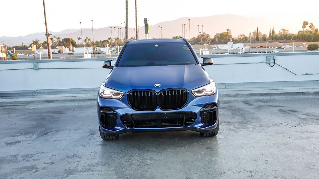 2023 BMW X5 M50i Image 2 of 32