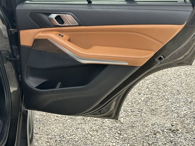 Vehicle image 17 of 35