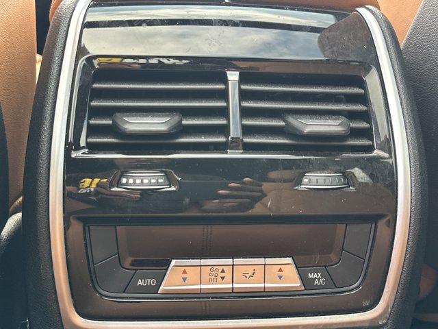 Vehicle image 27 of 35