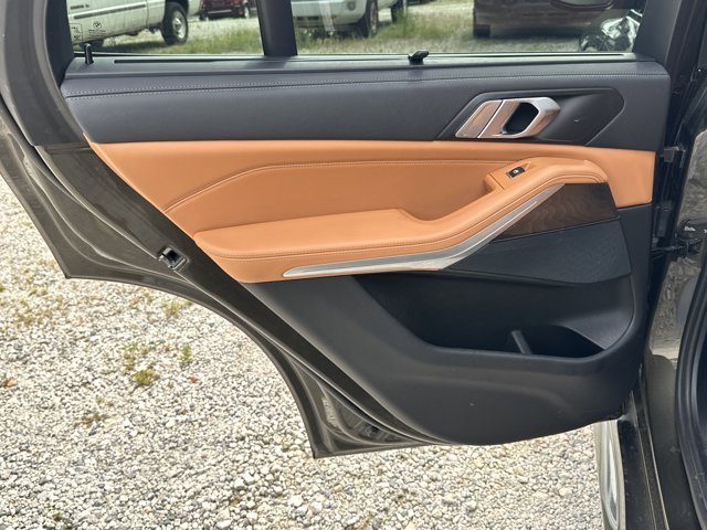 Vehicle image 24 of 35